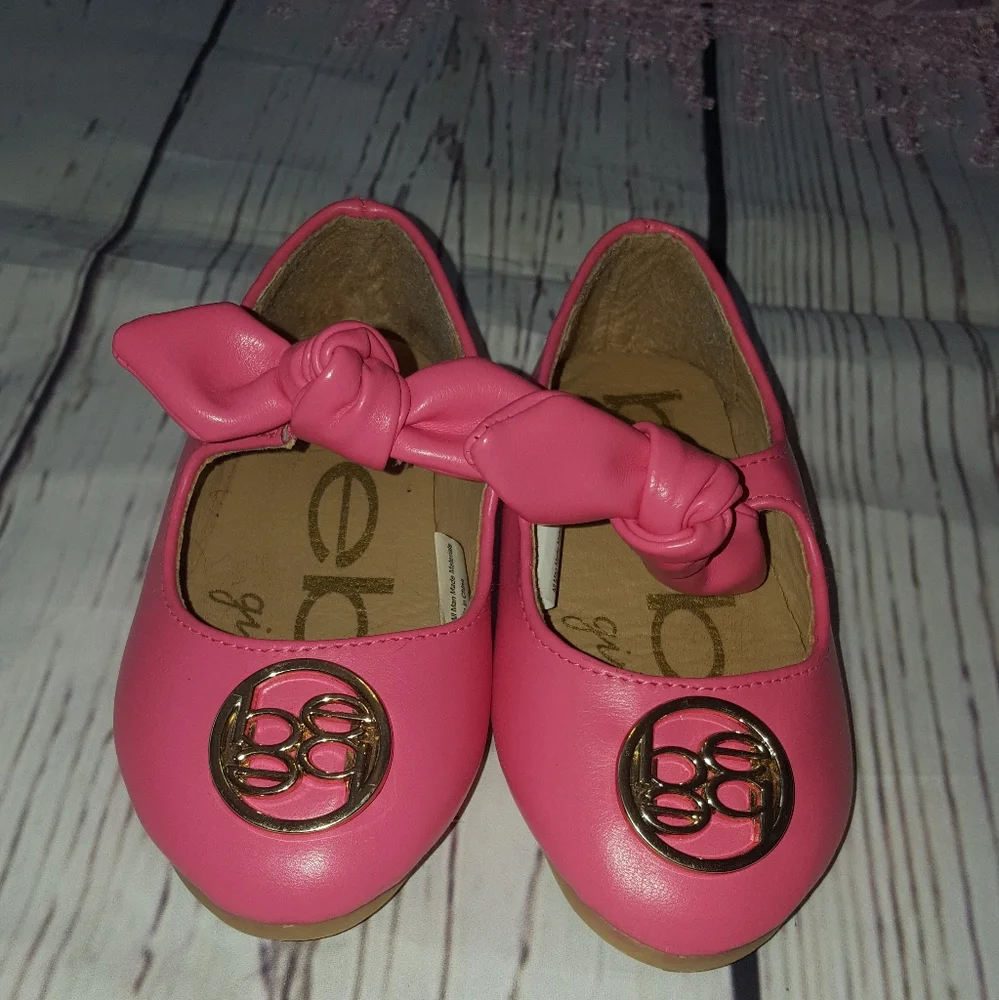 Girls size 6 Bebe slip on flats EUC